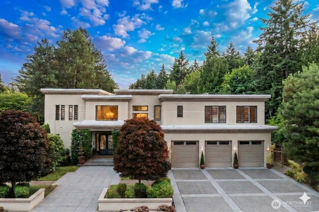 Property at 2 Crescent Key SE
