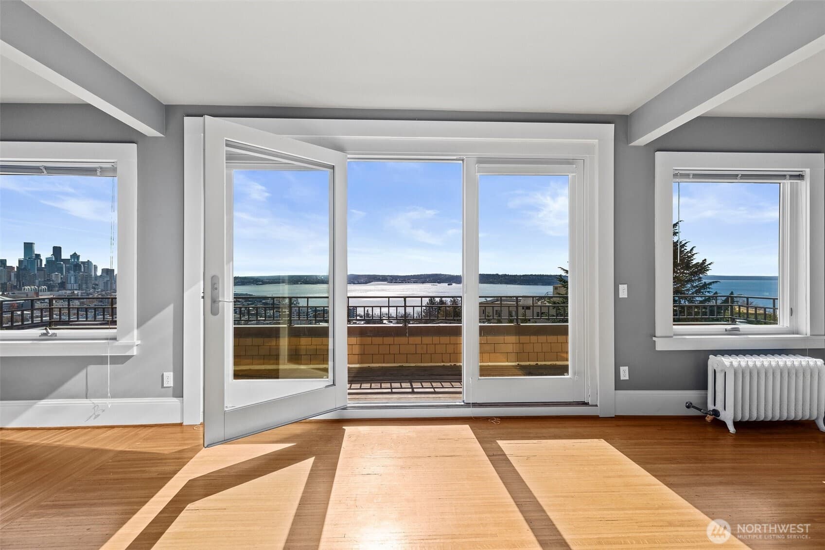 Property at 604 W Kinnear Place